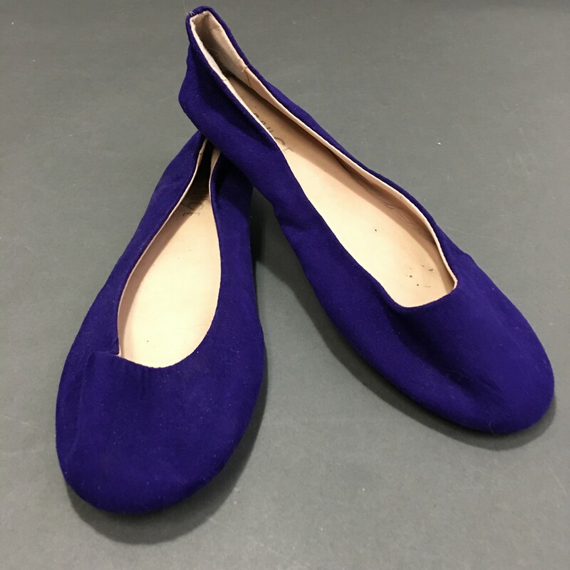 Rouge Ballet Flats, Purple, Size: 8
all man made material, gently worn, interior and exterior of show in good condition, soles shoe gentle wear. Made in China
8.2 oz