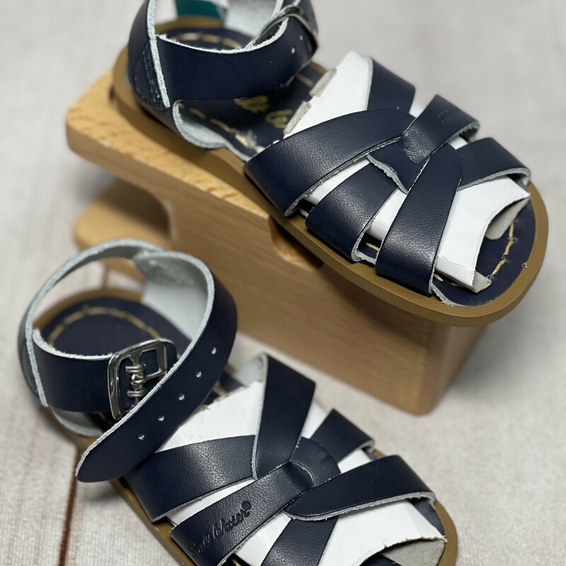 Sun San Sandals - New - No Box
Navy
Size: Little Kid 6
Leather