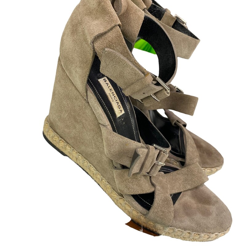 Balenciaga, Beige, Size: 9
4 inch wedge heel
Very good condition