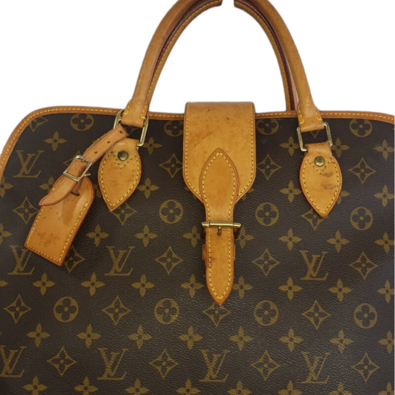 Louis Vuitton<br />
<br />
Rivoli 1997<br />
<br />
 Monogram<br />
<br />
Lots Of Pockets: Great Work/computer Bag.<br />
<br />
Condition: Good. Some Marks on Vachetta.