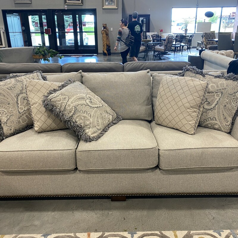 King Hickory Sofa with 5 decorative pillows