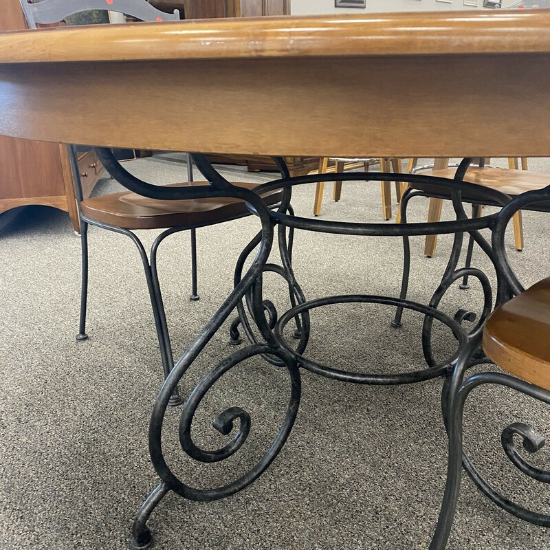 Ethan Allen Round Table with 4 Chairs and 1Leaf