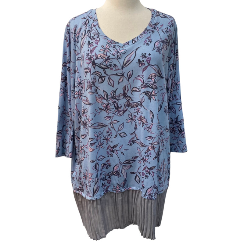 Logo Floral Top with Pockets
Sky, Plum, Gray, and Light Pink
Size: 1X