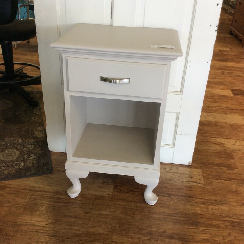 This is a Hungerford Memphis Small Grey Night Stand. This Night Stand has 1 Drawer with a Silver Handle and 1 Cubbie Hole for storage. This Night Stand also feautures a Queen Anne Style Leg.