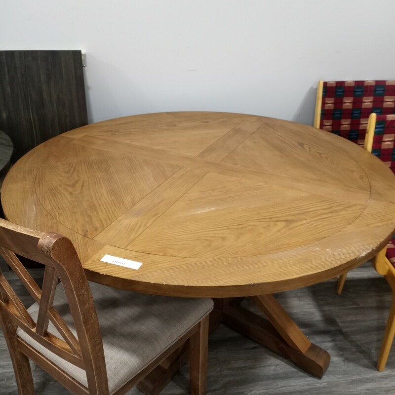 Round Stained Dining Table 1 piece no leaf!