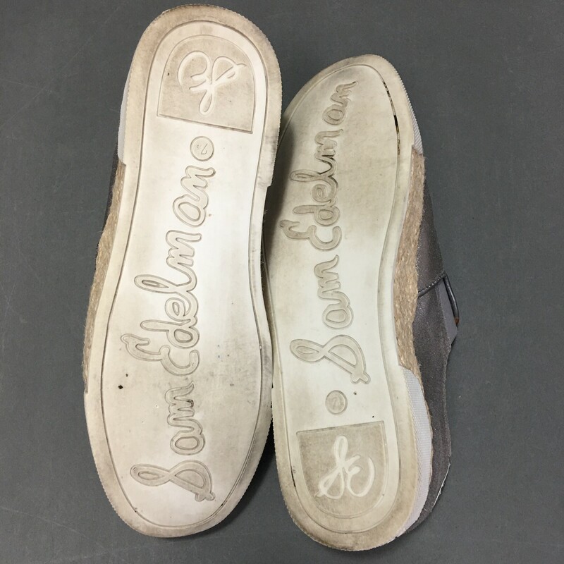 Metallic Slip On Skater Silver, Size: 7.5<br />
 Metallic Slip On Sneaker 7.5 with braided Juke trim - bnice condition - sole shows some wear, tread and \"brand name\" still intact. insole very clean - barely worn<br />
1 lb 2.4 oz
