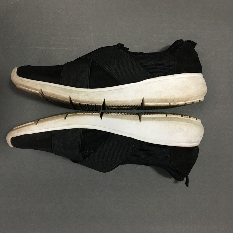 Anne Klein AK Sport, Black, Size: 8<br />
Sole shows some wear, interior is clean.Sizing on heel is worn, but best guess is a size 8<br />
 1lb 3.4 oz