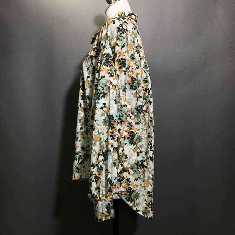 Catherine Malandrino, Floral, Size: Large<br />
Olive and mustard tones floral print, big blousy sleeves that button at cuff. Cute pointed flat collar.<br />
100 % polyester<br />
Made in China<br />
<br />
6.1 oz