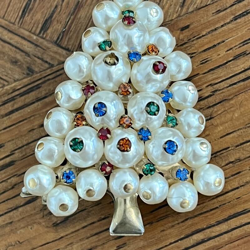 Vintage c. 1960s pearl & rhinestone Christmas Tree Brooch - 1 missing rhinestone which I couldn't see until my 3x zoom photo!  2x1.5