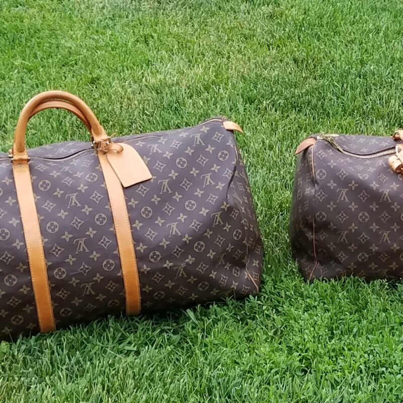 VINTAGE LOUIS VUITTON KEEPALL 60<br />
CLASSIC MONOGRAM<br />
Size: 23 X 10 X 13<br />
DATE CODE SP0026<br />
HAS<br />
LUGGAGE ID