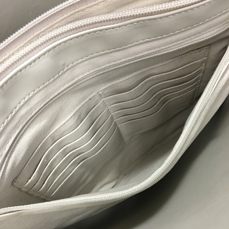 Joy & Iman Handbag, White, Size: M<br />
JOY & IMAN Tassel Chic Leather Handbag with Fabric insert  White.<br />
1 lb 12.9 oz