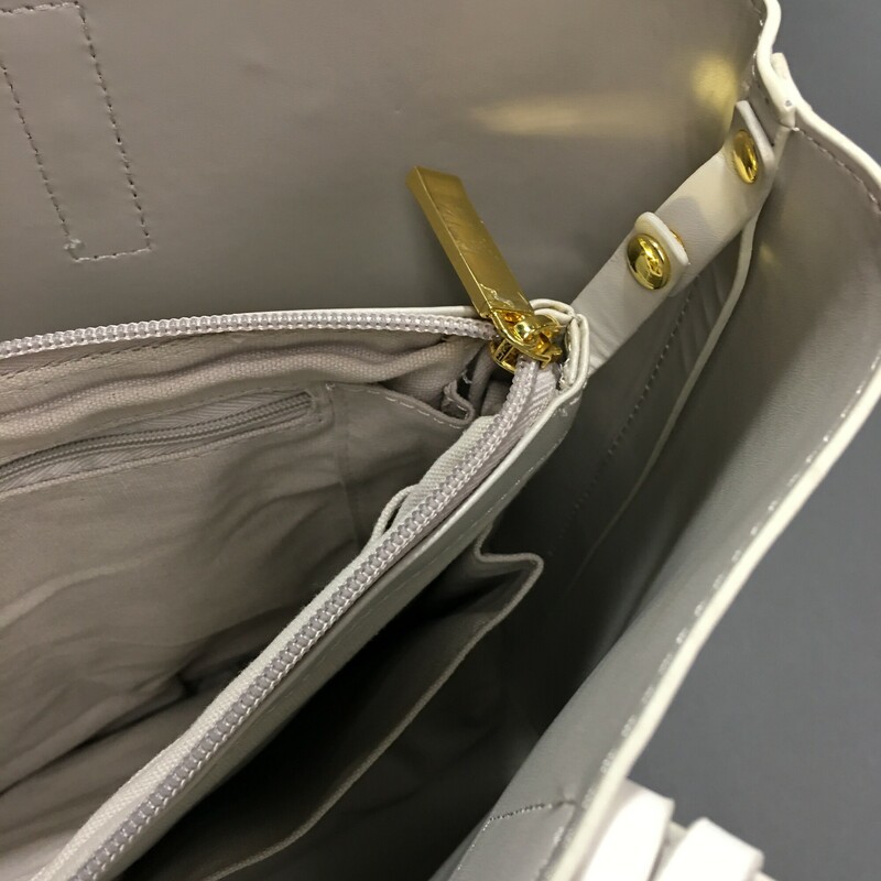 Joy & Iman Handbag, White, Size: M<br />
JOY & IMAN Tassel Chic Leather Handbag with Fabric insert  White.<br />
1 lb 12.9 oz