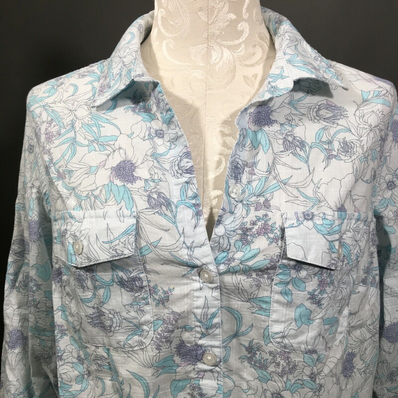 Croft  & Barrow Lt Blue, Floral, Size: M
Croft  & Barrow womens printed 100% cotton button shirt 3/4 sleeve, convertable roll up and button fasten for short sleeves.
5.4 oz
