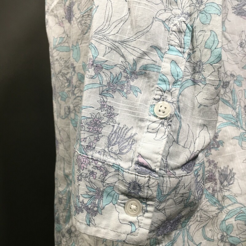 Croft  & Barrow Lt Blue, Floral, Size: M
Croft  & Barrow womens printed 100% cotton button shirt 3/4 sleeve, convertable roll up and button fasten for short sleeves.
5.4 oz