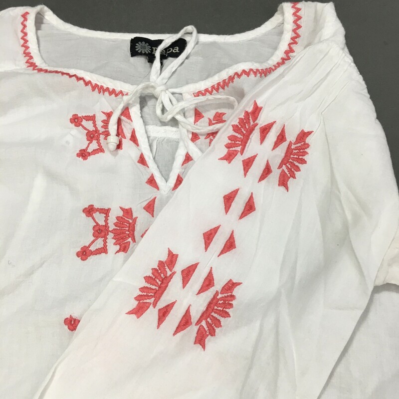 Papa Indian Embroidered, White, Size: S/P 100% white cotton shirt with coral thread sun and flower design embroidered. Note there is a very small thread damage as marker by blue tape in close up photo. 3/4 sleeves. Pull over, loosely ties at neckline. Very light cotton -super soft, perfect for summer.<br />
This is a size small petite.<br />
3.1 oz