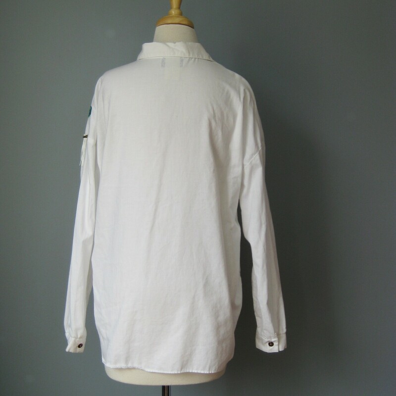 Vtg 80 Box Office, White, Size: XL<br />
Fun, somewhat western style white blouse by Box Office, made in the 1990s.<br />
It's got white fringe across the chest and a glittery blue and pink design painted on the front, a couple of jewels too.<br />
The back is plain.<br />
assembled in Mexico<br />
100% cotton<br />
<br />
excellent condition<br />
Marked size 16/18<br />
flat measurements:<br />
shoulder to shoulder: 24<br />
armpit to armpit: 23.5<br />
underarm sleeve seam: 16.5<br />
length: 26.25<br />
<br />
thanks for looking!<br />
#42873