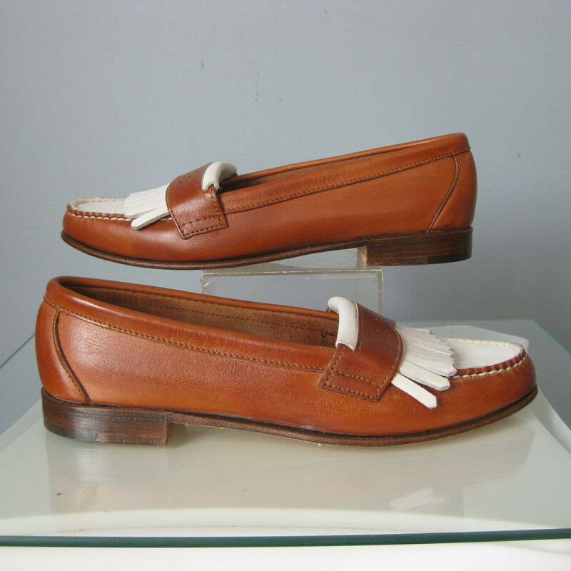 NOS Cole Haan Loafers, Tan, Size: 7.5<br />
Beautiful loafers from the 1980s by Cole Haan.<br />
Never worn, new in their original box.<br />
This model is the Gervais<br />
Size 7.5<br />
<br />
They are made rich tan leather and white kid suede<br />
the outsole is leather with exposed stitching<br />
<br />
Thanks for looking!<br />
#46208