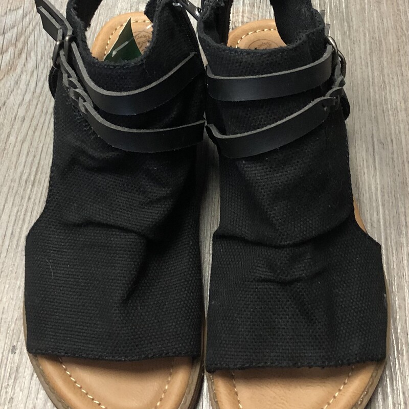 BlowFish Sandals, Black, Size: 7Y