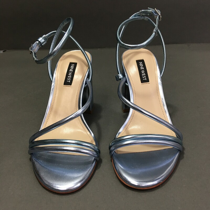 Nine West Silver Blue, ankle strap sandals, Size: 6
good condition gently worn minor cuff on heel
1 lb 4. oz