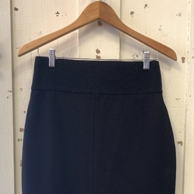 Black Pencil Skirt<br />
Black<br />
Size: Small