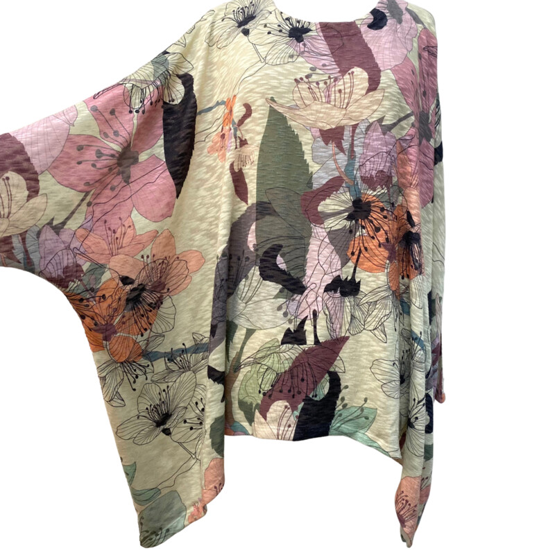 I Noah Floral Top<br />
Green, Navy, Orange and Pink<br />
Size: 2X