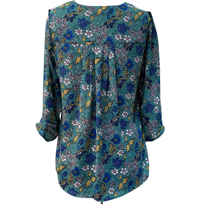 DR2 Floral Top with 3/4 Sleeves<br />
Green, Black, Pink, White and Blue<br />
Size: Medium