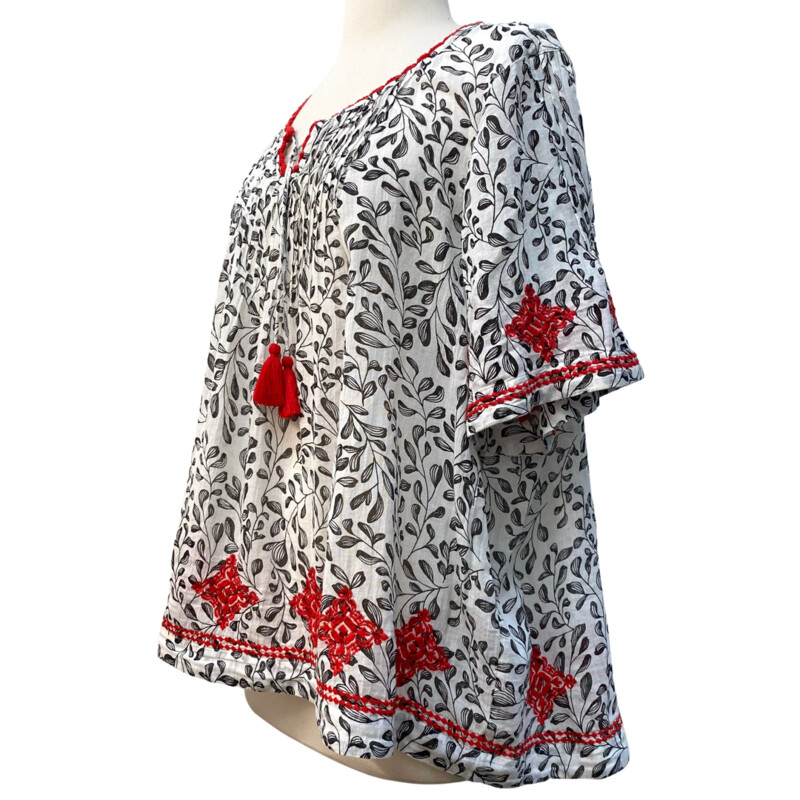 J Jill Embroidered Boho Top<br />
Black, White and Red<br />
Size: XLarge