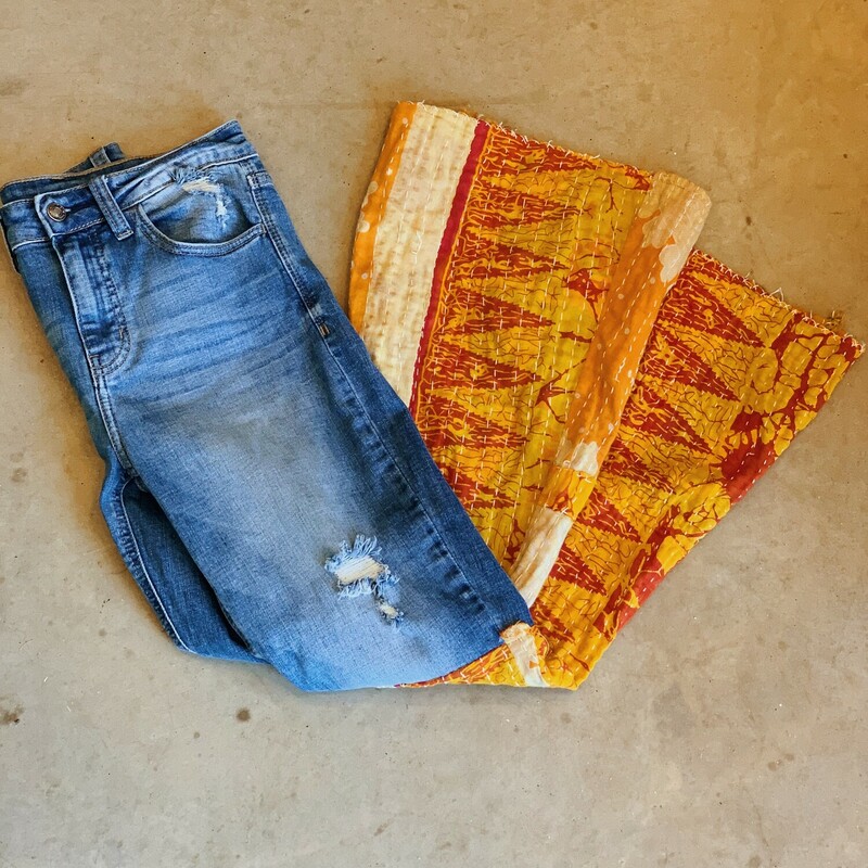 These rockin kantha flare jeans are handmade and absolutely gorgeous! This one of a kind pair is a 28 inch waist with the waist measuring 14 across when laying flat.
