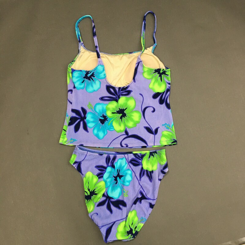 Sessa Tankini 2 Piece, Lavender, Size: 12
Vintage Sessa Two Piece Tankini Swimsuit Lavender bacground with Aqua and lime green hibiscus floral pattern, drak purple and black outline.87% Nylon 13% spandex Made in Mexico. Wash cold, no bleach, line dry.
5.5 oz