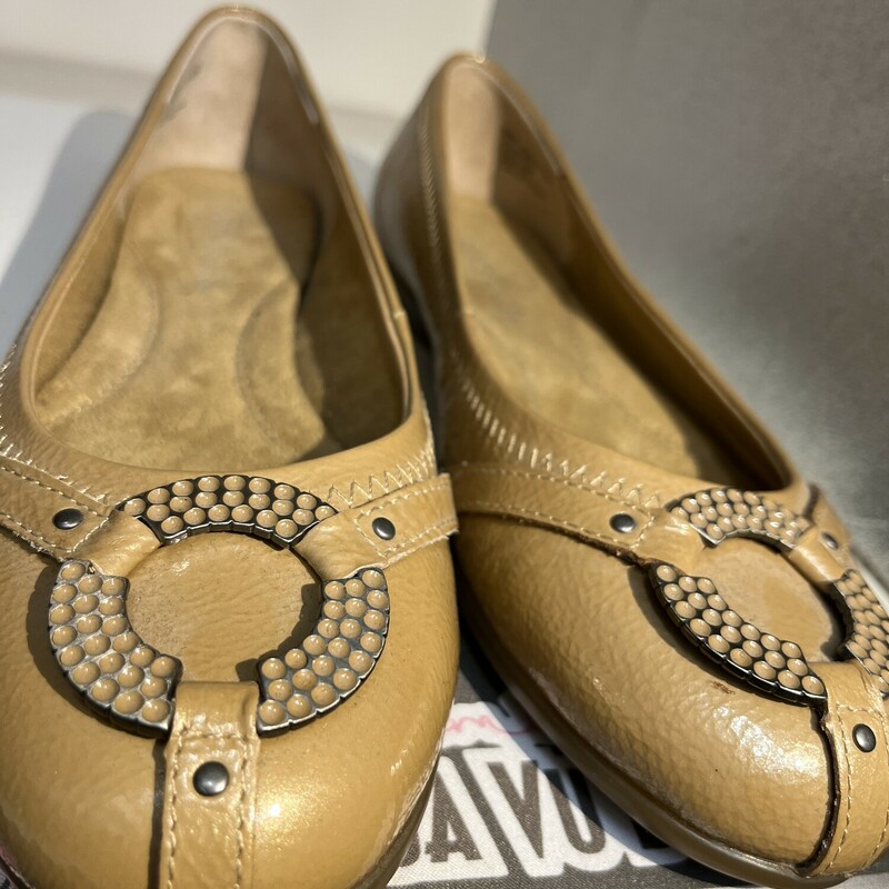 Brand New Leather Flats, Beige, Size: 8.5