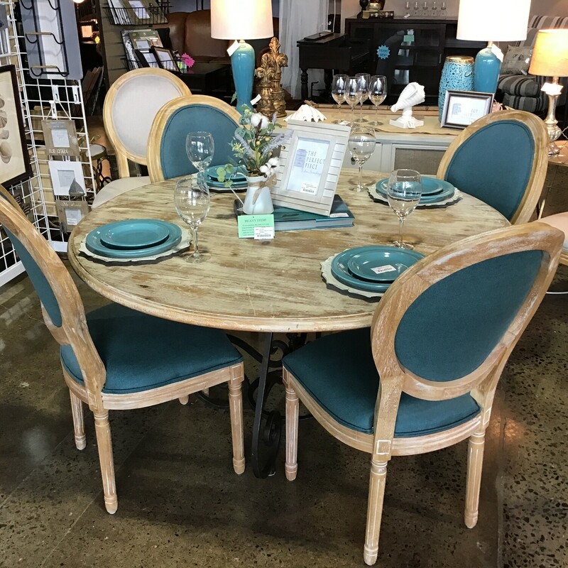 Round Table & 4 Chairs