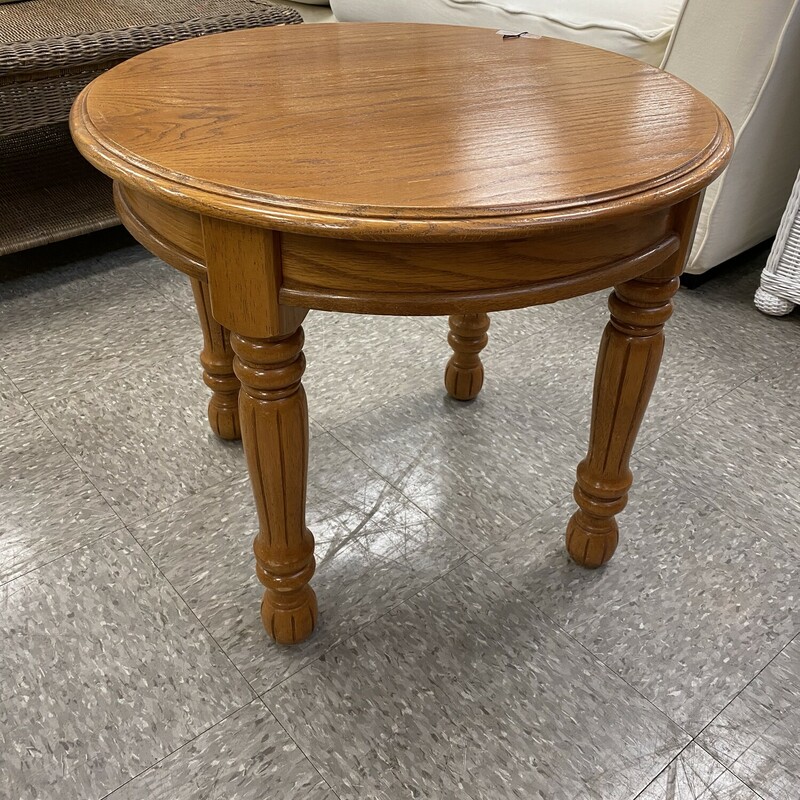 Round Side Table, Oak, Size: 24x20 In