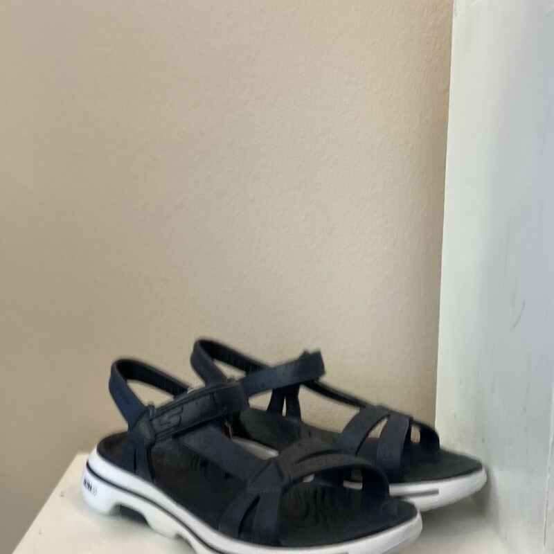 NWT Nvy/wht Sandals