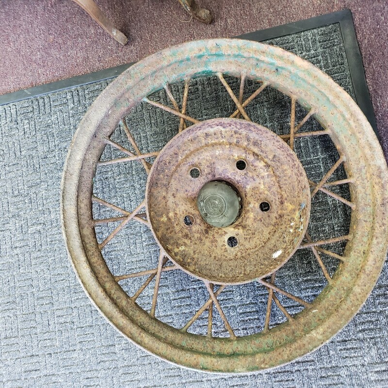 Model A Wheel w/Center Cap, Green, Size: Spoke