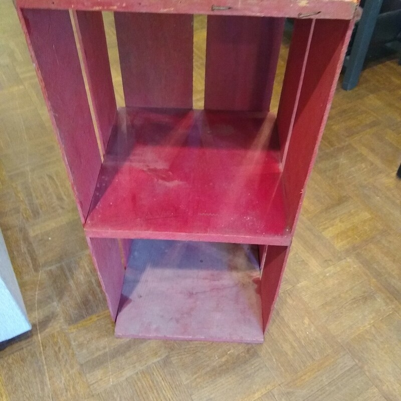WesternFruitGrowers Crate

Red Western Fruit Growers crate with a divider in the middle.  Can stand and be used as a small cabinet.

Size: 26 in long X 12 in wide X 12 in high