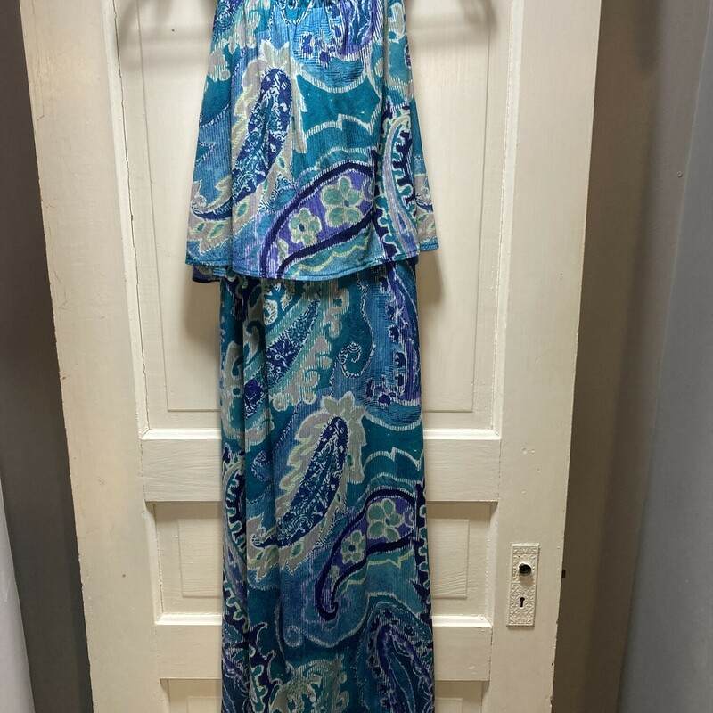 Chico Print Maxi Dress, the most stunning print in all blue and greens! Almost looks like 2 pieces, it like a swing top with a tie on the back of the neck! Size: 1   8/10