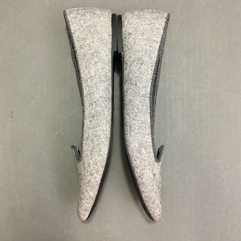 Express Lt Grey Flannel, pointy flats Size: 8<br />
Gently worn, very clean interior and exterior, sole is good,  there is very small mark on one fo the shoes - see photos<br />
10.8oz