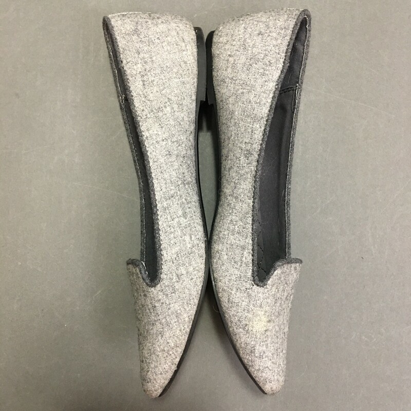 Express Lt Grey Flannel, pointy flats Size: 8<br />
Gently worn, very clean interior and exterior, sole is good,  there is very small mark on one fo the shoes - see photos<br />
10.8oz