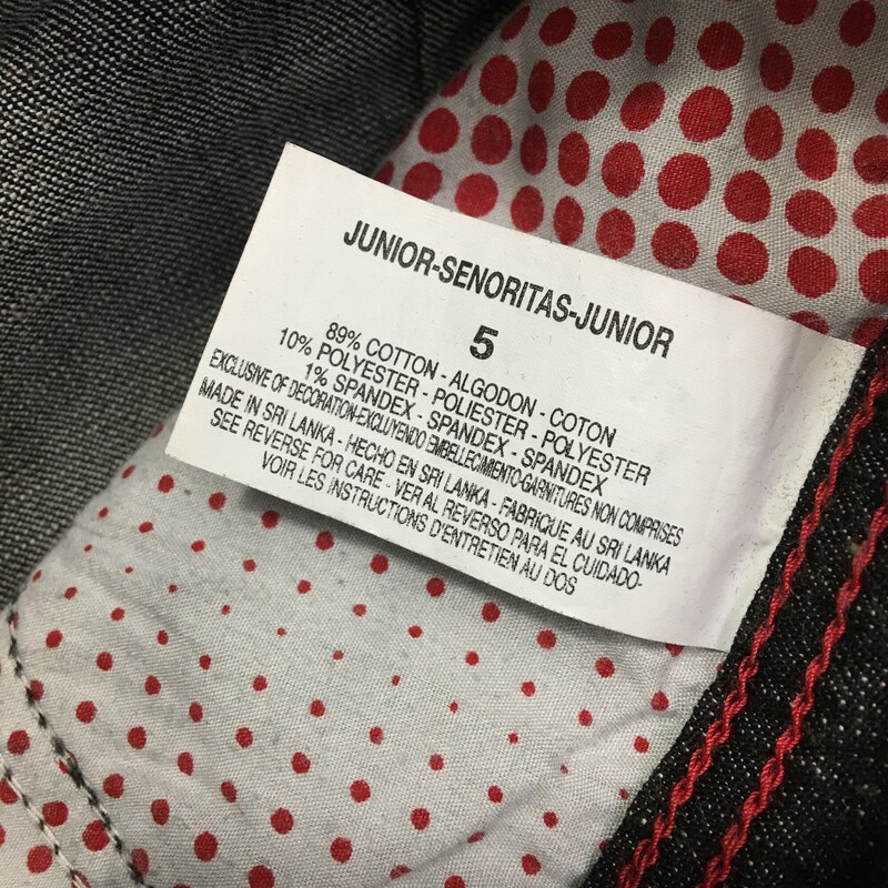 GLO Dark Wash Straight, Black, Size: 5 Juniors 89%cotton, 1% spandex, 10% polyester,
nice condition, cute back pocket embroidery and rhinestone design.

15.5 oz