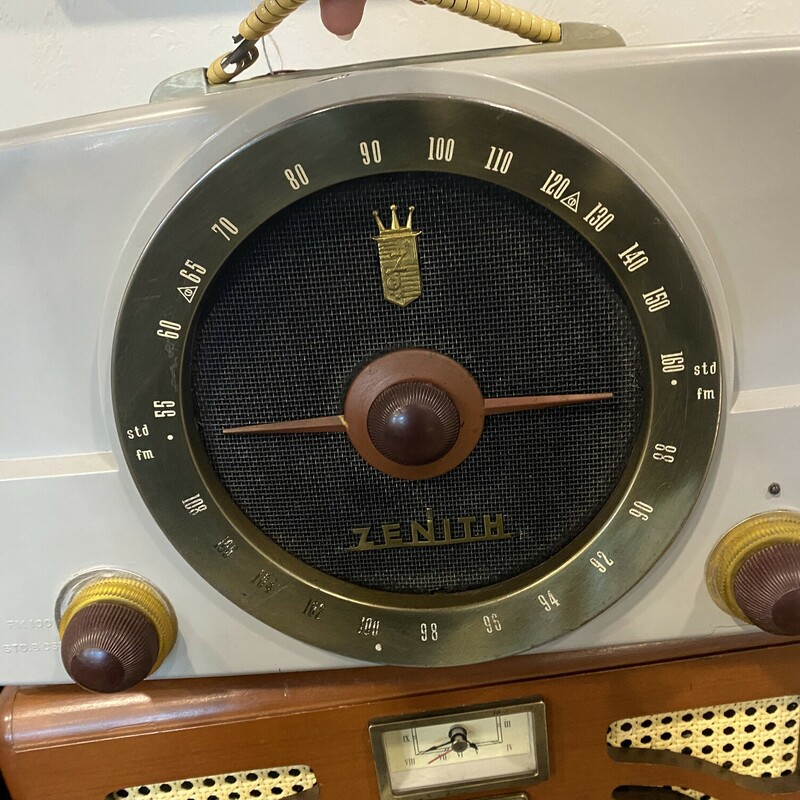 Vin. Zenith Grey Radio