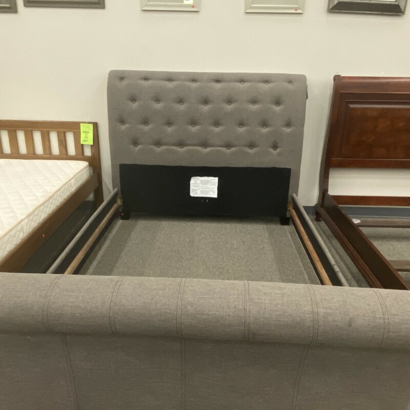 Q. Gray Tufted Bed
