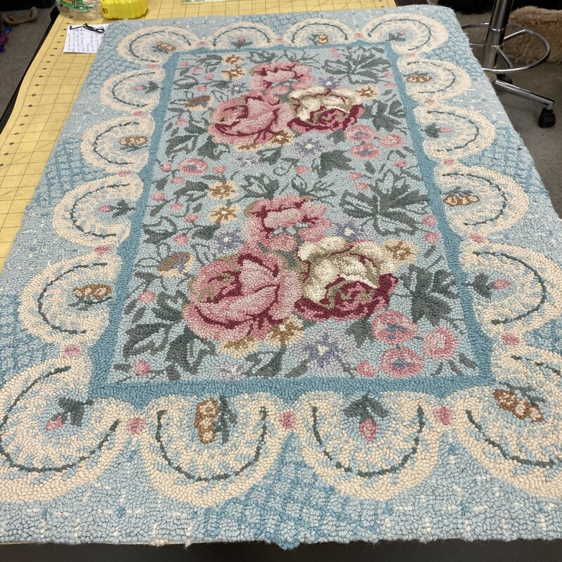 Floral Hooked Accent Rug