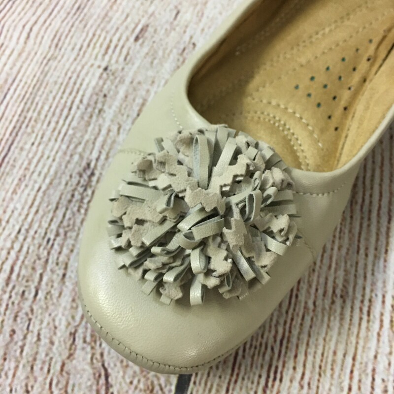 Shoe, Tan, Flats with Pompom on front  Size: 9