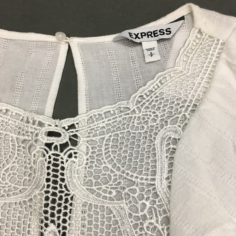 Express Lined Cotton, White, Size: SP<br />
EXPRESS WHITE Cotton Lace Bodice Ruffle, lined Romper sz SP<br />
6.1 oz