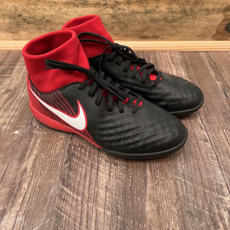 NIKE Macistax Youth, Red, Size: Shoes 4