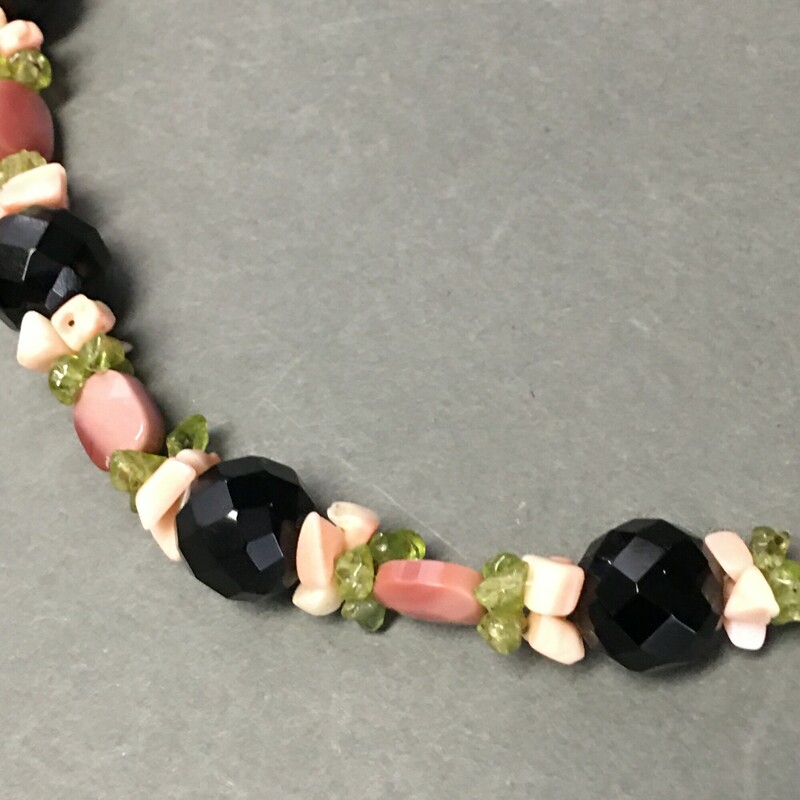 Ross Simons Combo, Multi, Size: Necklace<br />
10. Necklace. Ross Simons combination,<br />
Black Agate, faceted Carnelian, Peridot,<br />
Bamboo chips, Sterling Silver clasp.<br />
$60.00