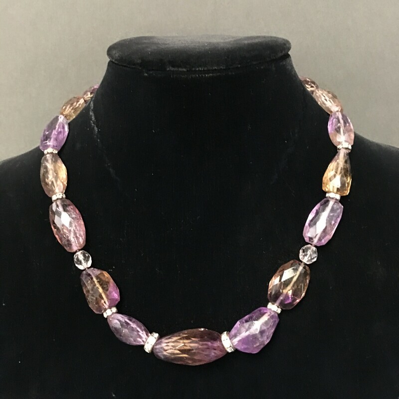 Amatrine Stones, Purple, Size: Necklace
Necklace 20\". Amatrine stones,
Rhinestone rondelles, Amethyst beads.
$49.00
Handmade by Eileen Settle