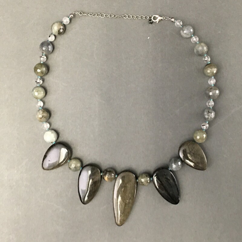 Labradorite Arrow Stones, Dk Grey, Size: Necklaces<br />
Necklace 18\" with 3\" extender<br />
Labradorite stone arrows and faceted<br />
beads. $49.00<br />
Handmade by Eileen Settle