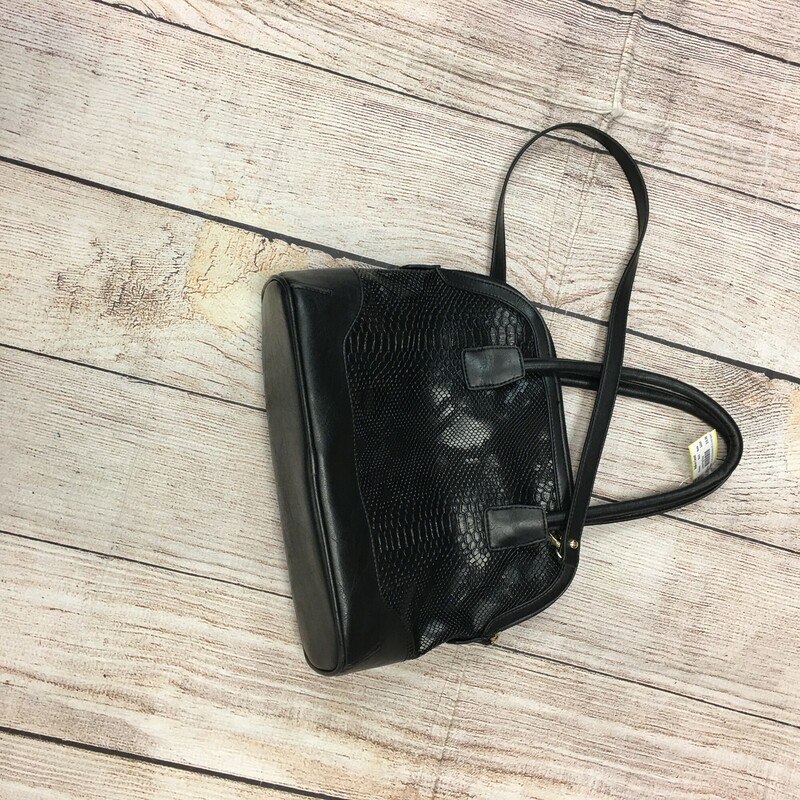 London Fog black textured purse
Removable shoulder strap