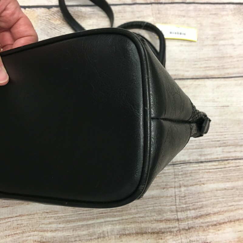 London Fog black textured purse
Removable shoulder strap